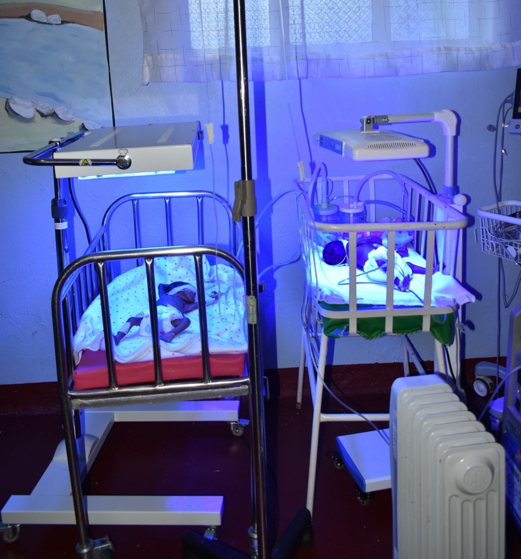 Esther Akiru’s premature twins Premature babies in incubators receiving treatment.